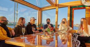 New York Boat Cruise with Champagne & Cheese