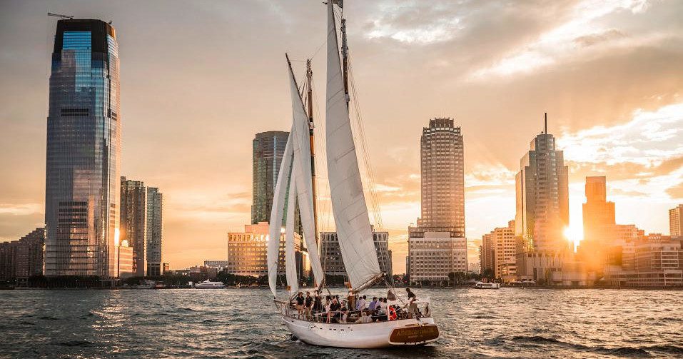 Sunset Sailing Tour in New York