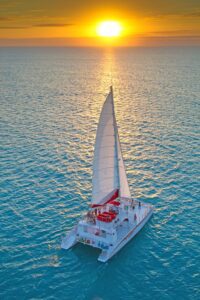 Cruzeiro de catamarã com snorkel ao pôr do sol em Key West