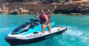 Excursión privada en moto acuática con delfines en Ibiza