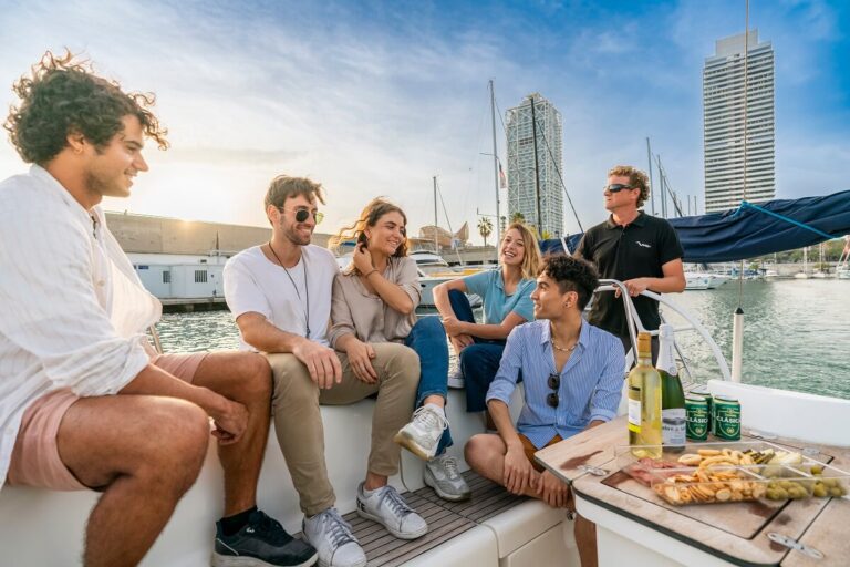 Segeln und Gin Tonic erleben in Barcelona