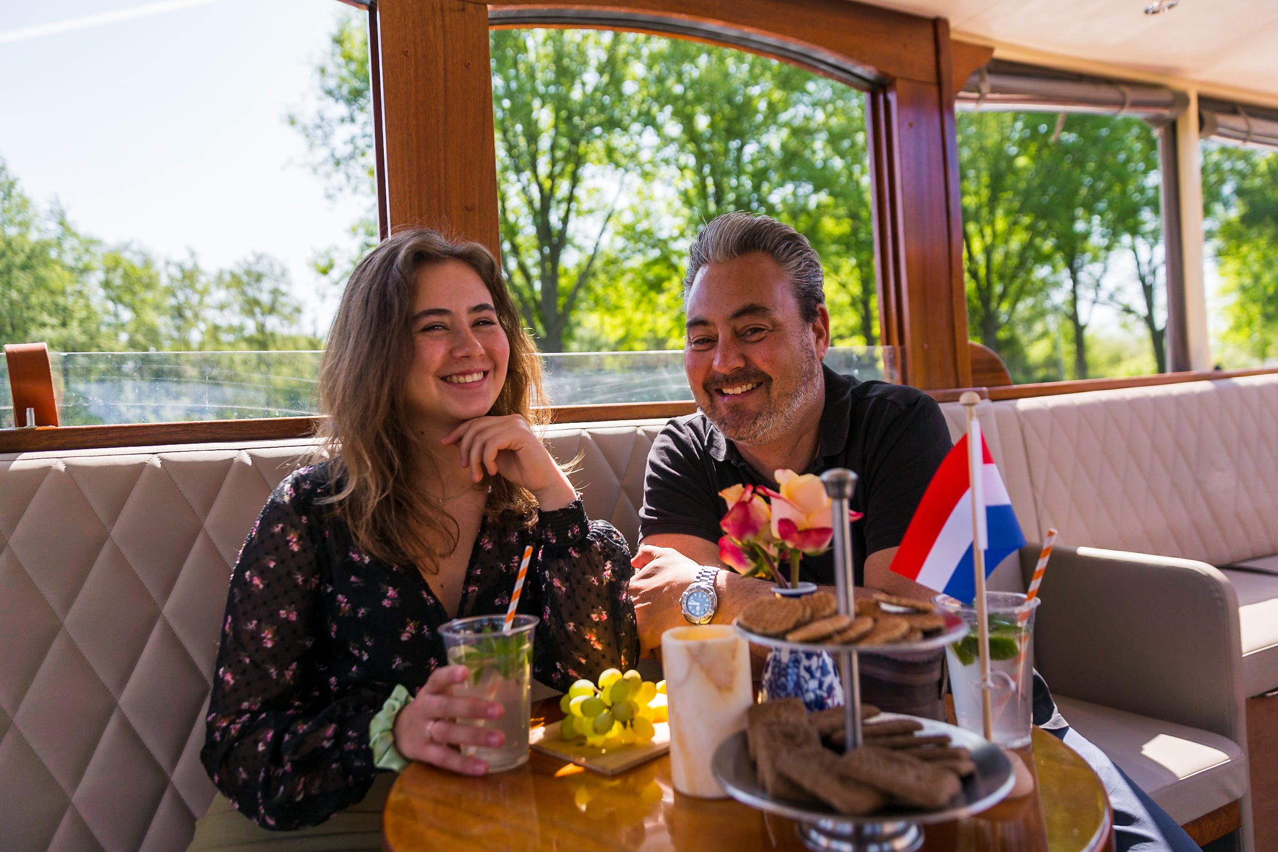 Luxury Boat Tour in Amsterdam with Unlimited Cocktails