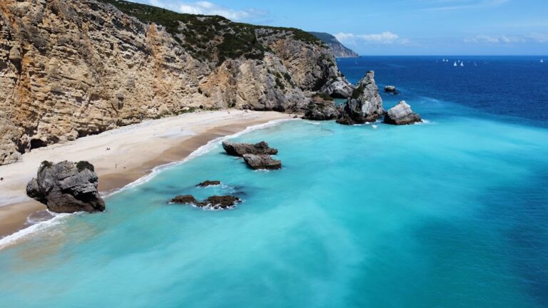 Arrábida Geheime Strände und Höhlen Bootstour
