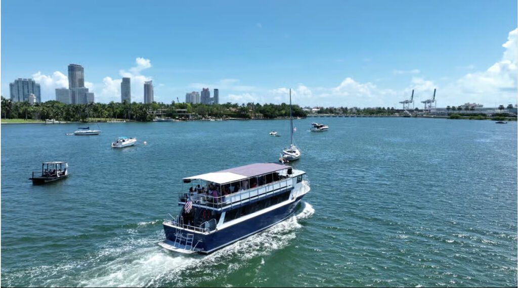 Biscayne Bay & South Beach Boat Tour in Miami