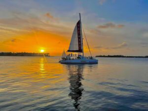 Vela ao pôr do sol em Key West