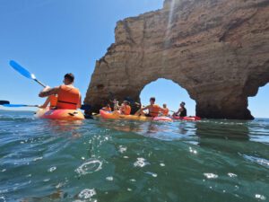 Algar de Benagil Excursión guiada en kayak
