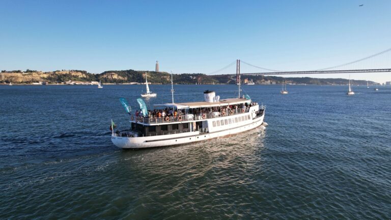 Beautiful Boat for Private Evens in Lisbon, cruising on the Tagus River
