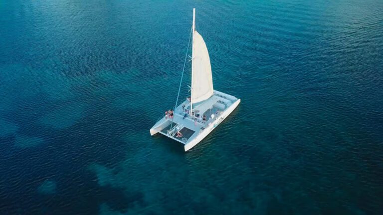 Castries: Full-Day Catamaran Tour in St. Lucia