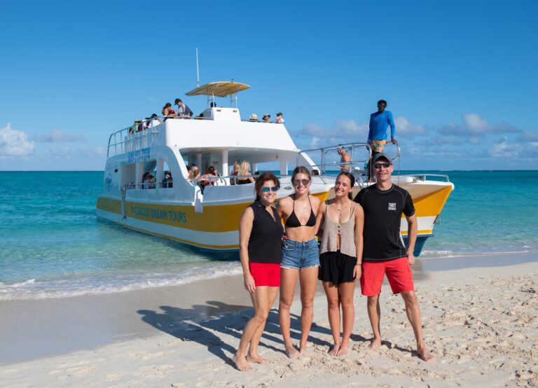 Passeio de barco com mergulho com snorkel em Turks e Caicos