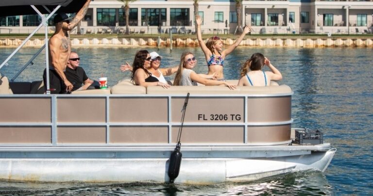 Pontoon Boat Charter in Florida (up to 10 pax)