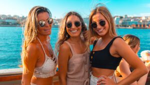 Fiesta en barco en Lisboa con DJ y barra libre