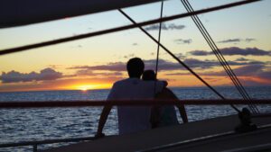 Cruzeiro de catamarã ao pôr do sol em Waianae