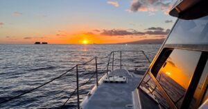 Cruzeiro privado de catamarã ao pôr do sol em Waikiki