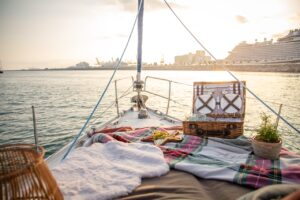 Barcelona: Experiência Privada de Vela e Piquenique
