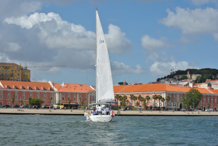 sightseeing boat tour in Lisbon