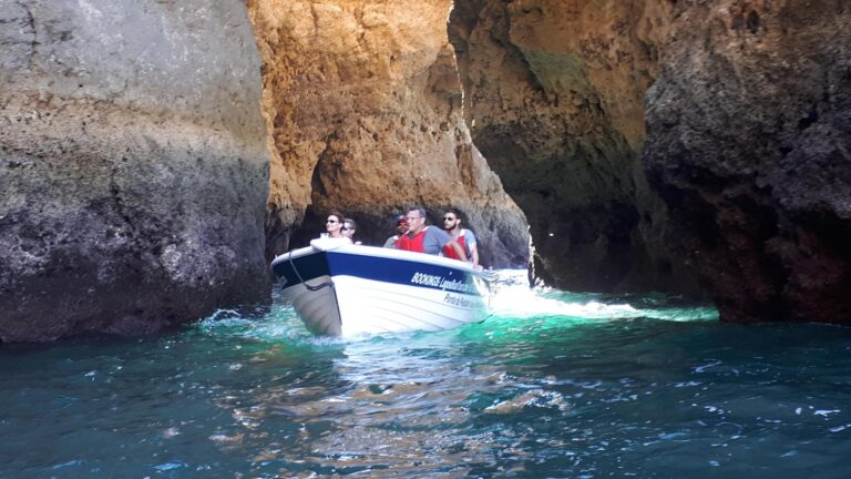 Bootsfahrt zur Ponta da Piedade mit Badepause