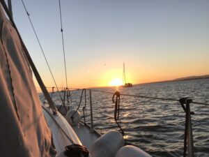 Privé zonsondergang zeiltocht in Cascais