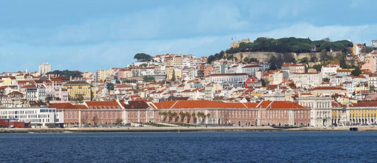 Stadtrundfahrt durch Lissabon ab der Praça do Comércio