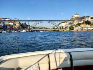 Passeio de Barco pela Ponte Dom Luís no Porto - Barco Privado