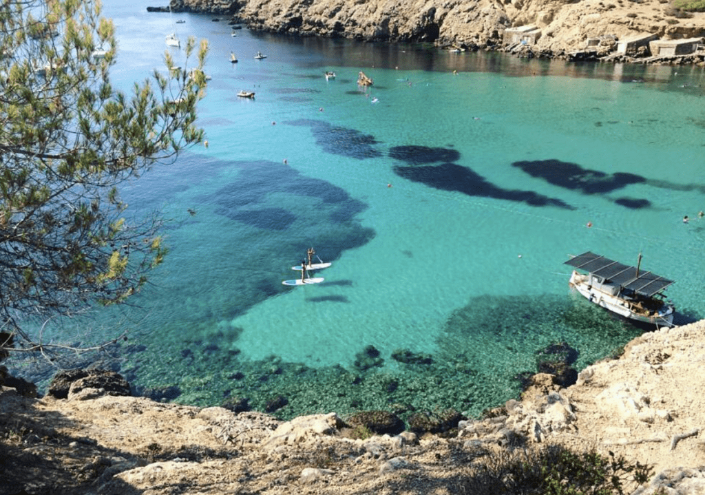 Discover hidden beaches by boat