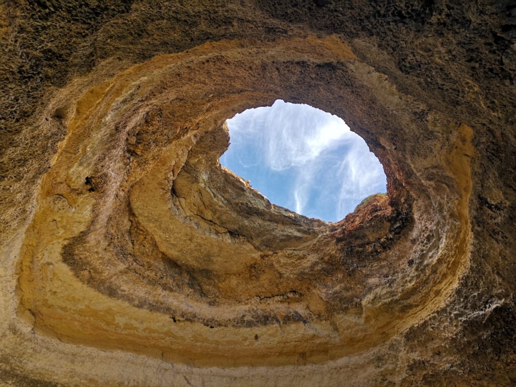 Wie kommt man von Faro zur Höhle von Benagil?