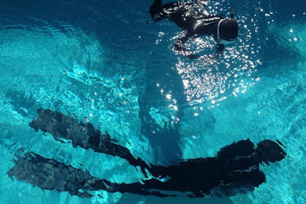 1051-primero-haremos-algunos-ejercicios-en-una-piscina-poco-profunda-1575397421