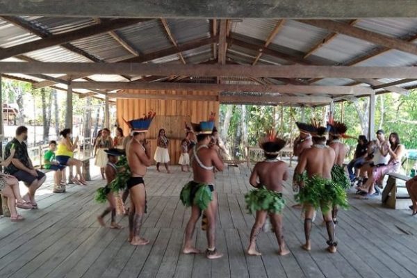 10842-passeio-de-barco-com-golfinhos-e-a-uma-aldeia-indigena-a-partir-de-manaus-1664115649