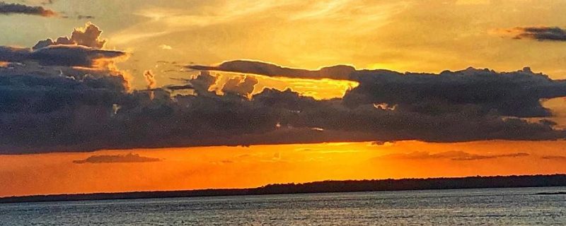 pôr do sol alaranjado em Hilton Head