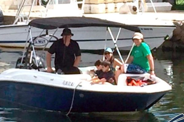 12615-private-bootsvermietung-in-miami-6pax-1675357800