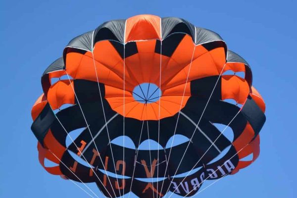 16458-parasailing-geschaald-1674907060