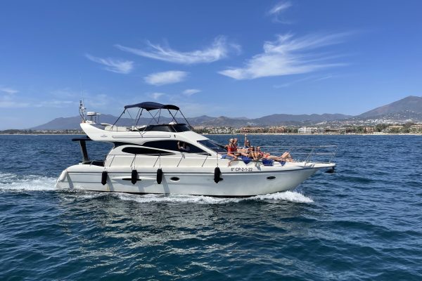 Schöne Yacht in Marbella