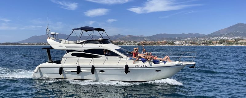 Schöne Yacht in Marbella