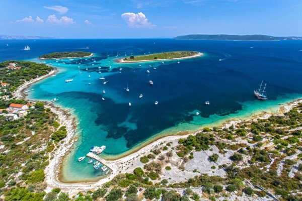 1800-paseo-en-barco-a-hvar-1575397730