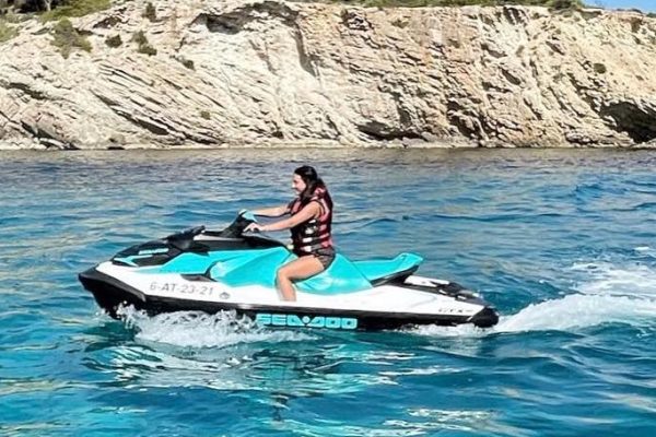 18195-tour-privado-en-jet-ski-en-ibiza-1678030402
