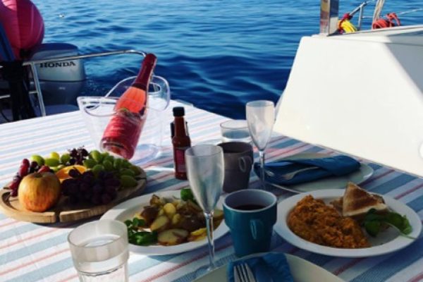 18905-catering-op-uw-privéjacht-rond-Portimão-1679321377