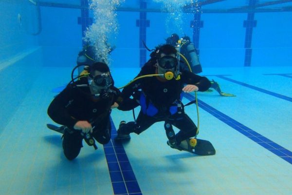 229-la-primera-inmersión-programa-de-albufeira-incluye-práctica-en-piscina-1575396995