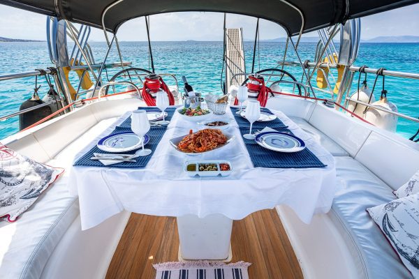 25662-privé-zeilcruise-in-athene-met-culinaire-verkenning-1710416890