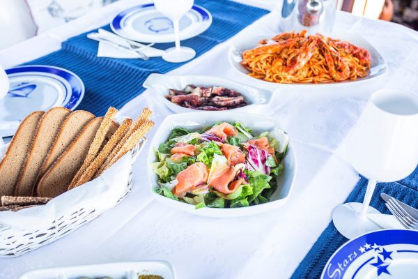 25664-privé-zeiltocht-in-athene-met-culinaire-verkenning-1710416890