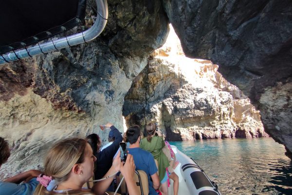 25920-paseo-en-barco-desde-sesimbra-a-cabo-espichel-1711616438