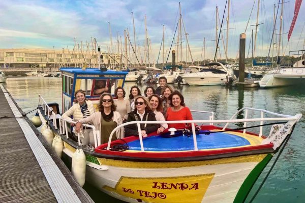 26432-Lisboa-típico-paseo-en-barco-de-madera-1715851184