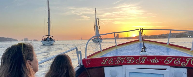 26443-lisbon-tipico-recorrido-barco-madera-1715851185