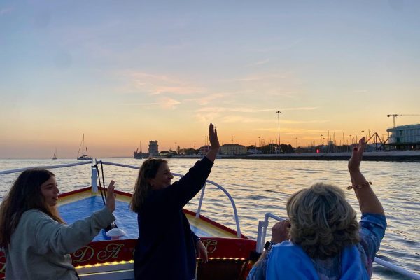 26444-lisboa-típico-paseo-en-barco-de-madera-1715851185