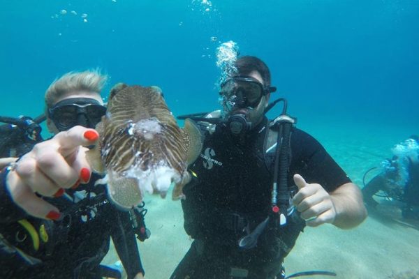 2728-mergulho-em-mykonos-foto-de-capa-1575398162