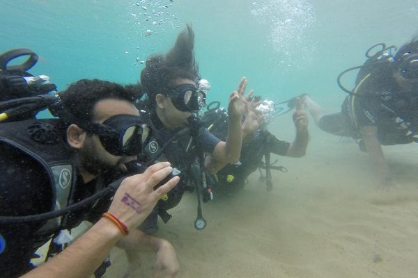 2730-aprender-os-fundamentos-do-mergulho-de-scuba-mykonos-1575398162