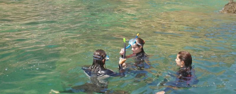 405-snorkelen-is-leuk-om-te-doen-met-een-groep-vrienden-1575397084