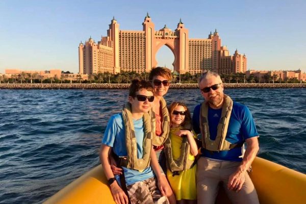 Lancha rápida no Dubai