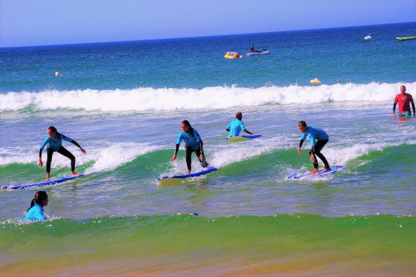 6716-halve-dag-surfen-in-albufeira-cover-1611157739