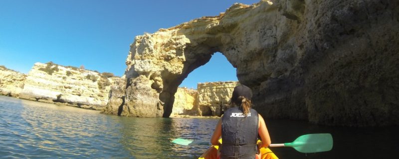 Tour en Kayak en Armação de Pêra