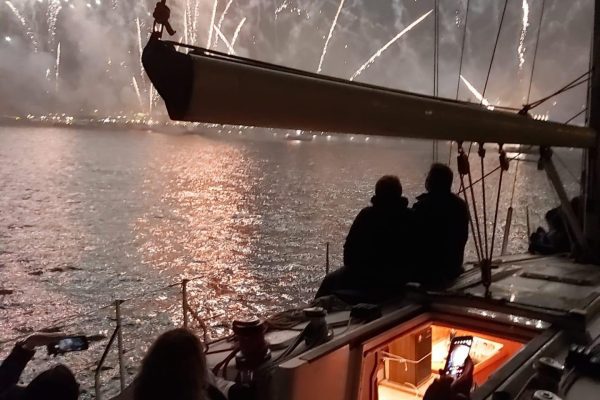 8691-Silvester-auf-einem-Boot-1645610955
