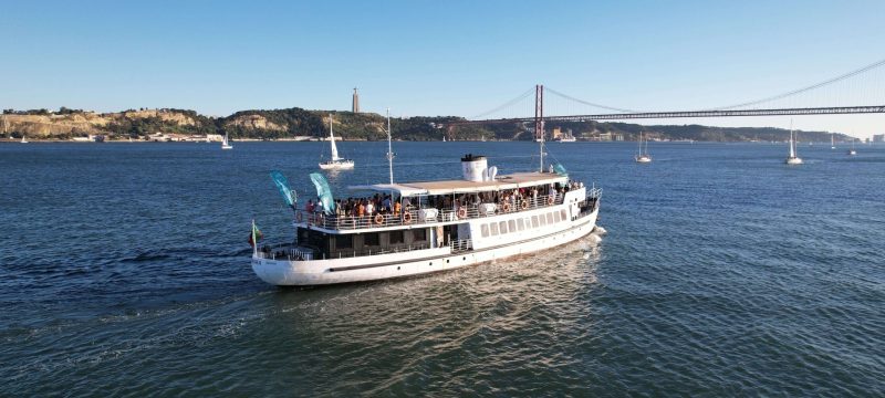 Hermoso Barco para Eventos Privados en Lisboa, navegando por el río Tajo